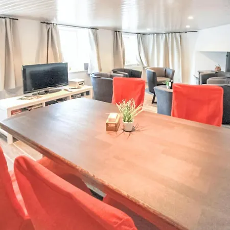 Awesome In W/ 2 Bedrooms And Wifi Hébergement de vacances *